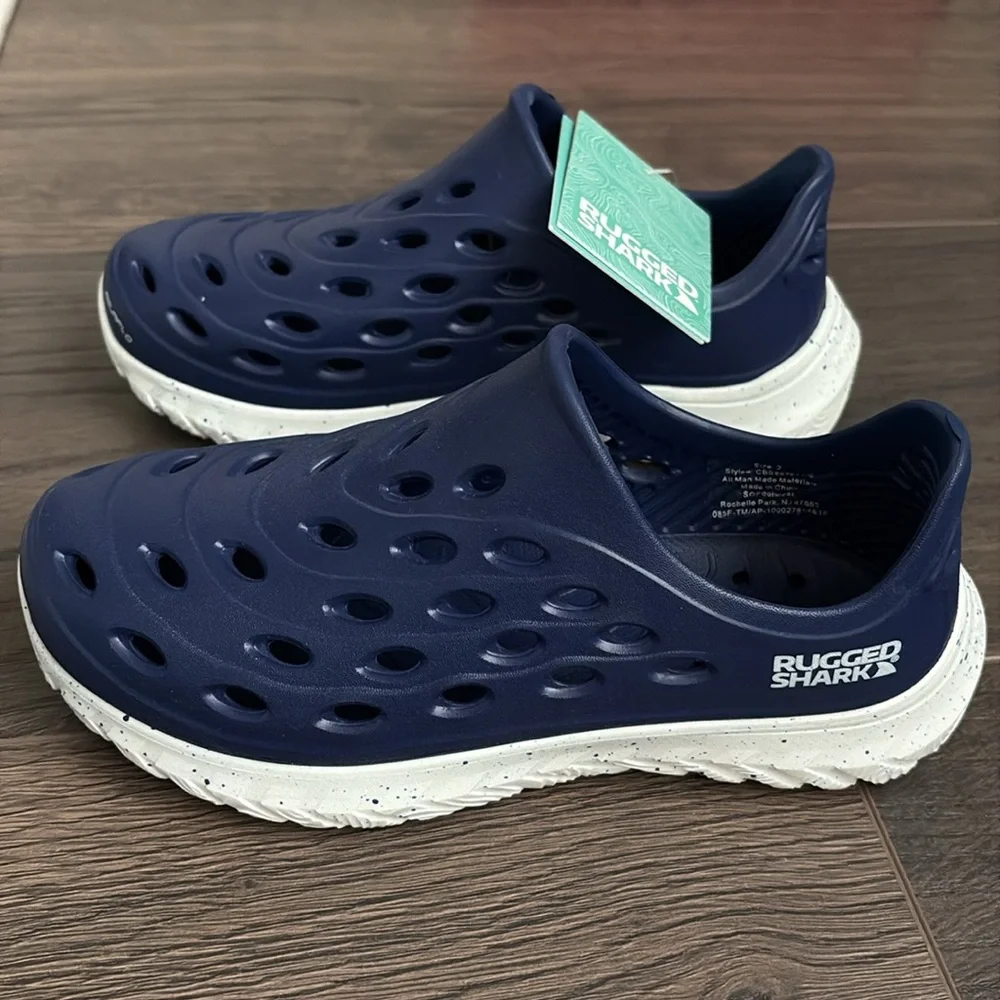 NWT Rugged Shark Rift Water Shoes Youth 2 Navy